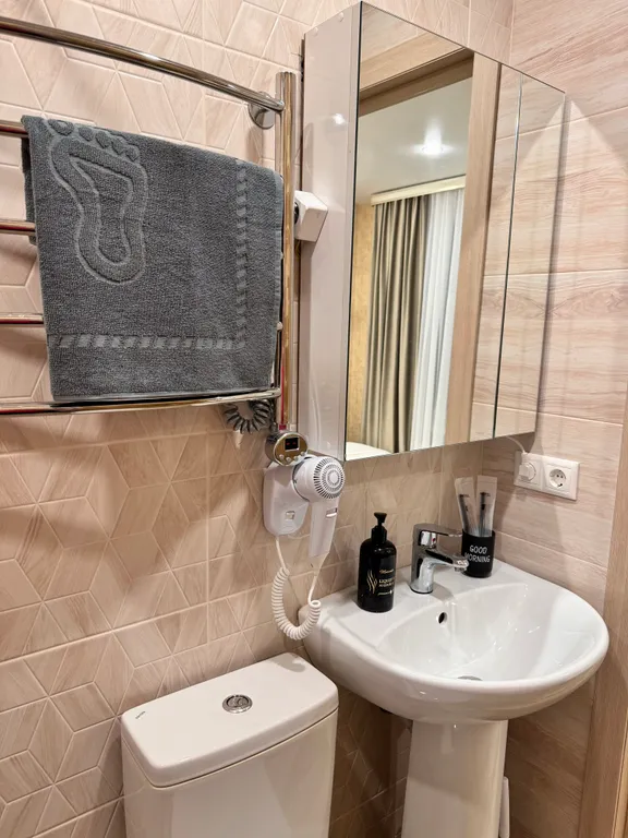 Современная студия в бежевых тонах в Люберцах