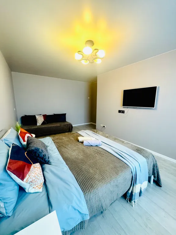 Уютная двухкомнатная квартира с видом на пруд