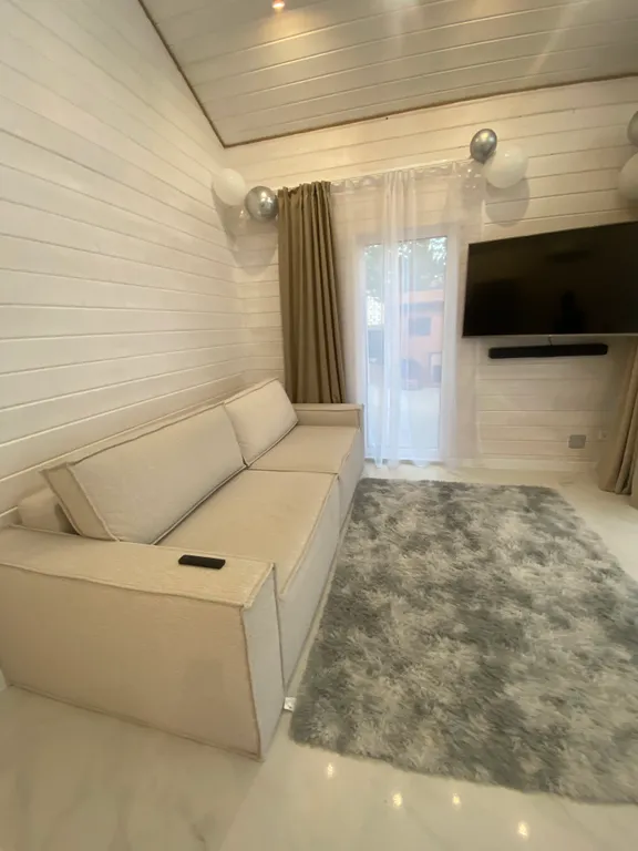 Дом на берегу озера