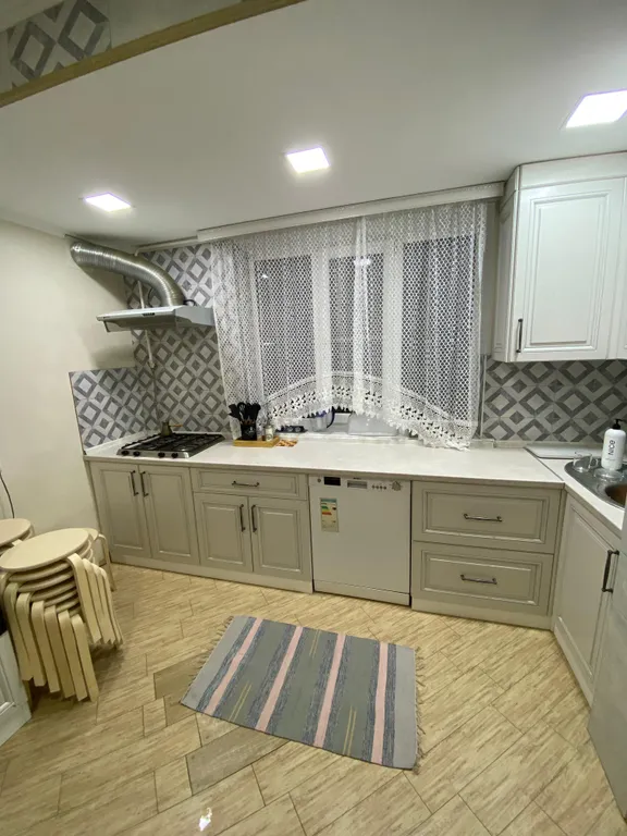 Большой двухэтажный дом