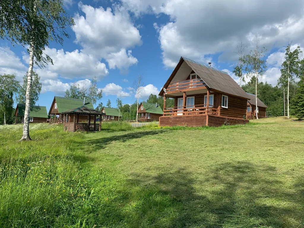 Коттедж Коттедж на берегу озера,рыбалка и отдых всей семьей! — Родионово