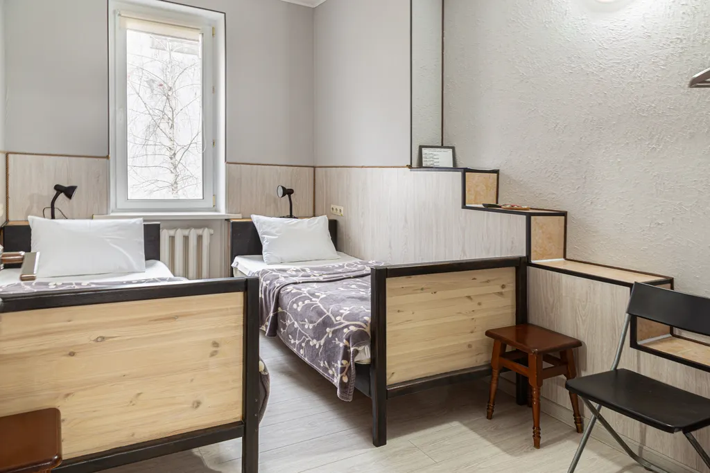 Двухместный номер с 2 отдельными кроватями и общим санузлом