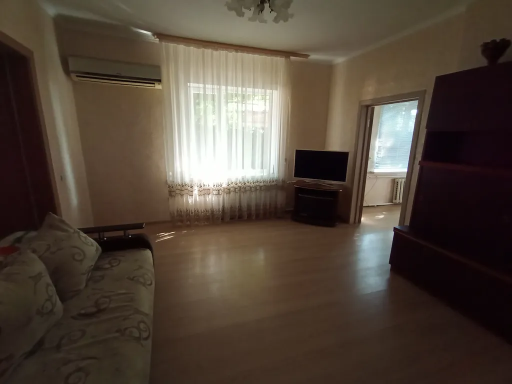 Дом в центре города, рядом с парком и в пешей доступности до моря