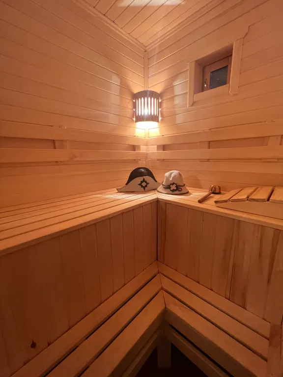 Коттедж Коттедж с сауной рядом с озером — Луга