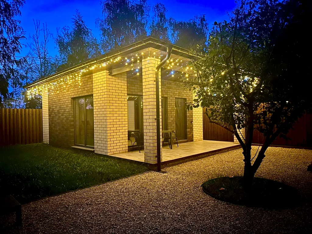 Дом с панорамными окнами в 15 минутах от центра города