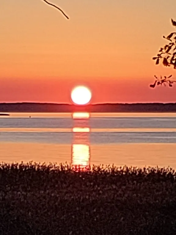 Комфортабельный 2-х этажный коттедж на 1 линии о. Селигер