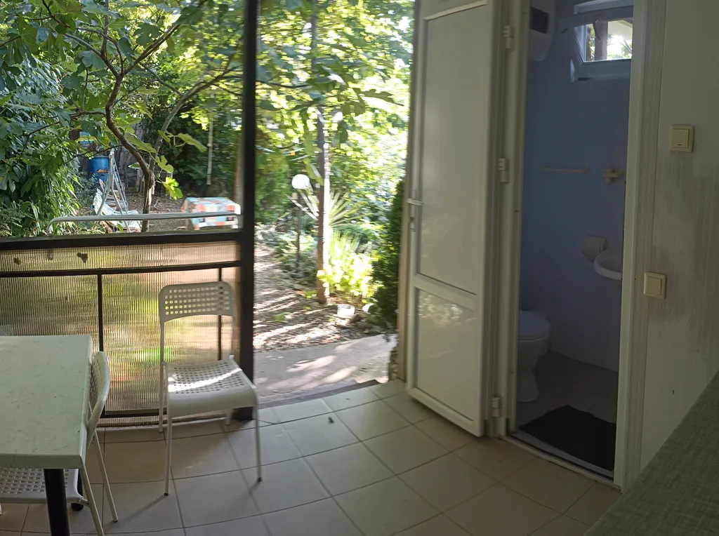 Однокомнатный коттедж с видом на лес и горы