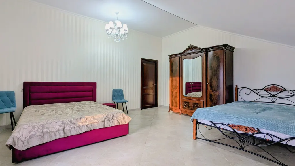 8-комнатный Дом