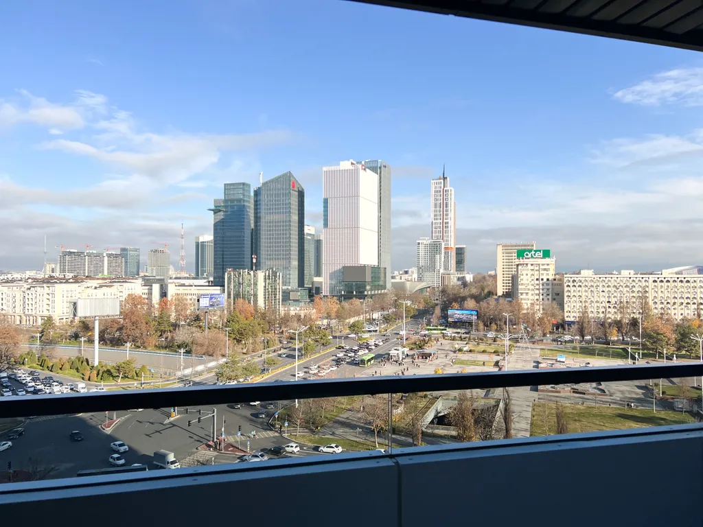 Дизайнерская студия с продуманным интерьером и видом на Ташкент сити