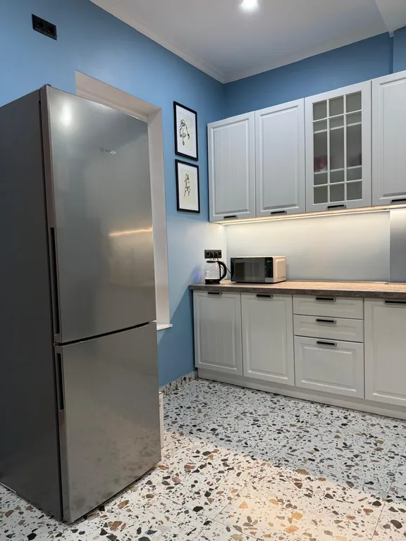 Винтажная квартира с камином в центральном районе Тбилиси, Чугурети