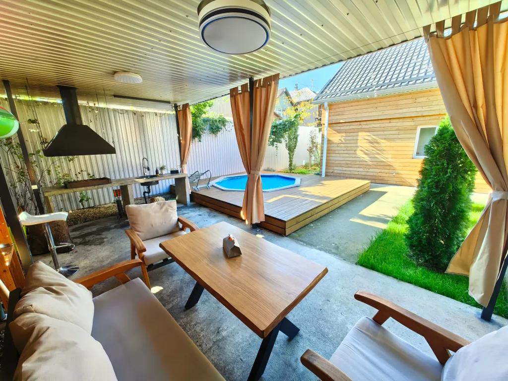 Коттедж Уютный дом в центре города с мангалом и теплым бассейном — аренда посуточно в Краснодар