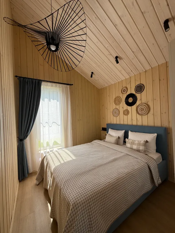 Дом Никольский с видом на главную достопримечательность