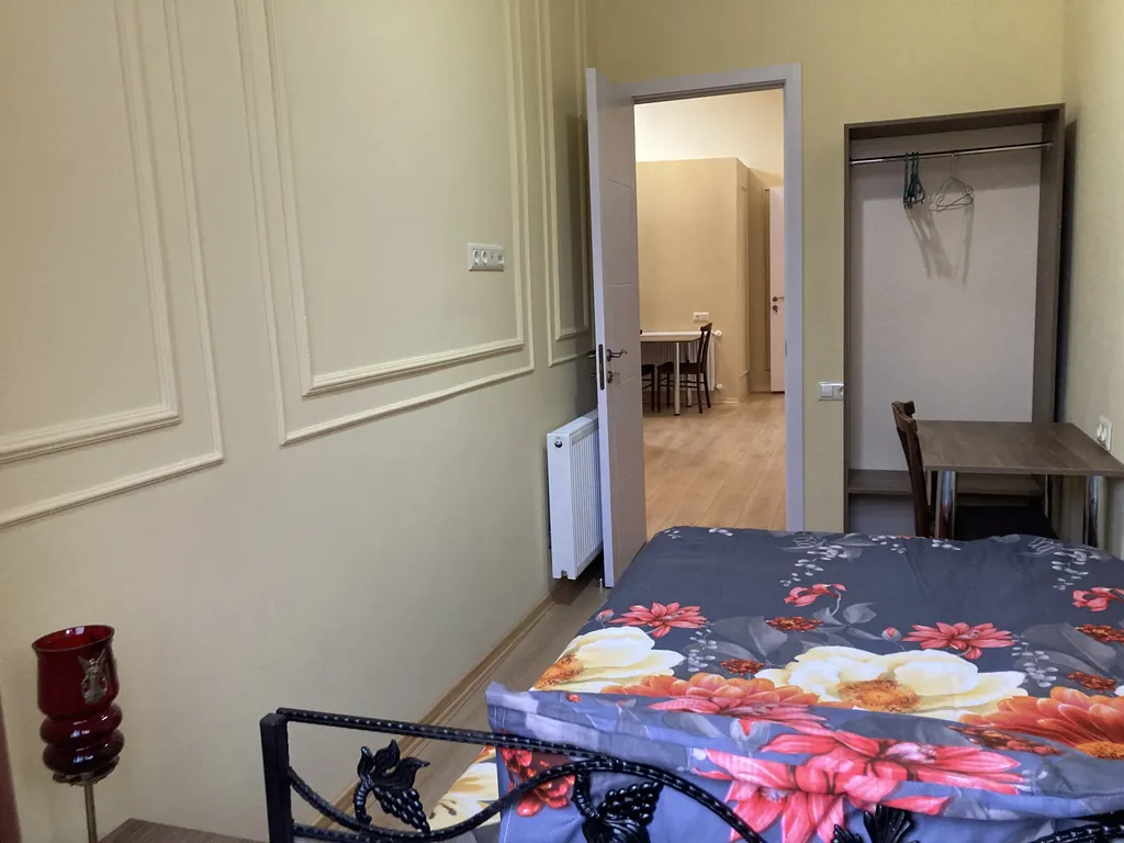 Апартаменты с двумя спальнями с историческим интерьером центр Тбилиси