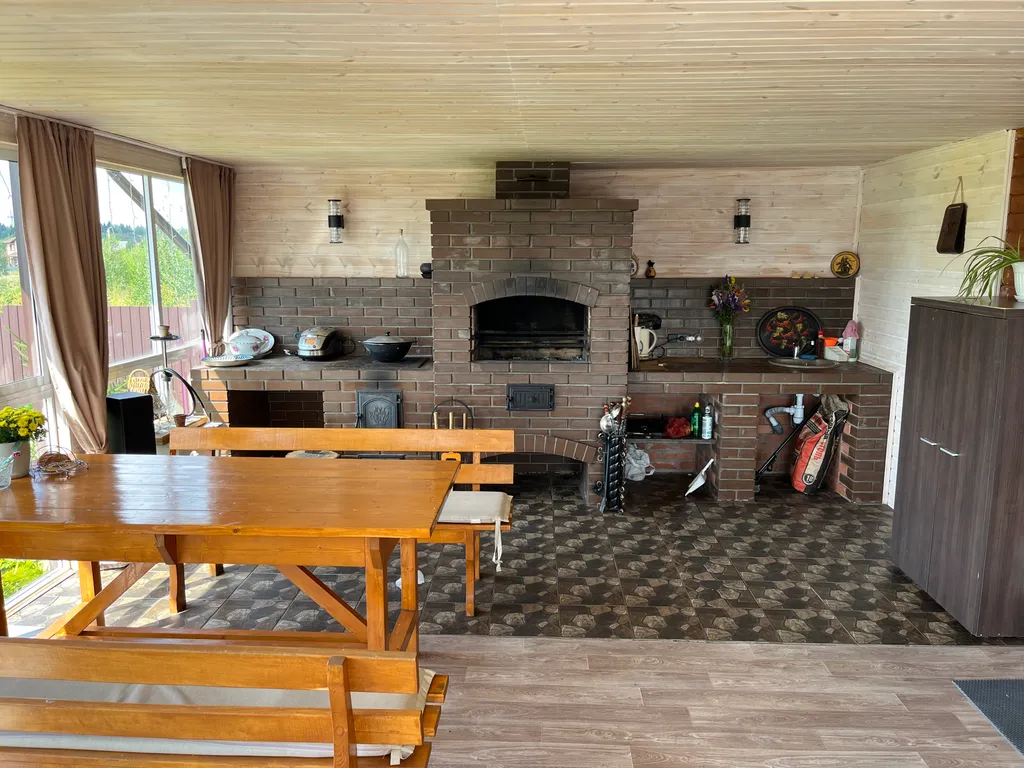 Загородный дом с баней в километре от прекрасного города