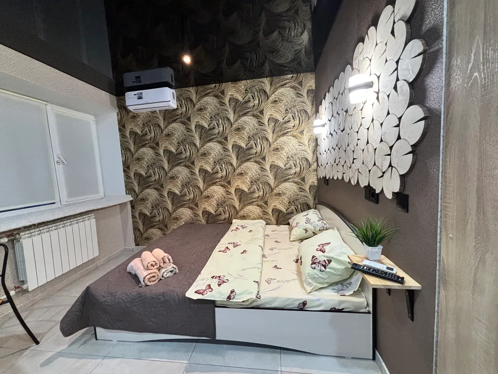 Квартира Уютная студия напротив Парка и Университета в центре Нефтяников — Омск