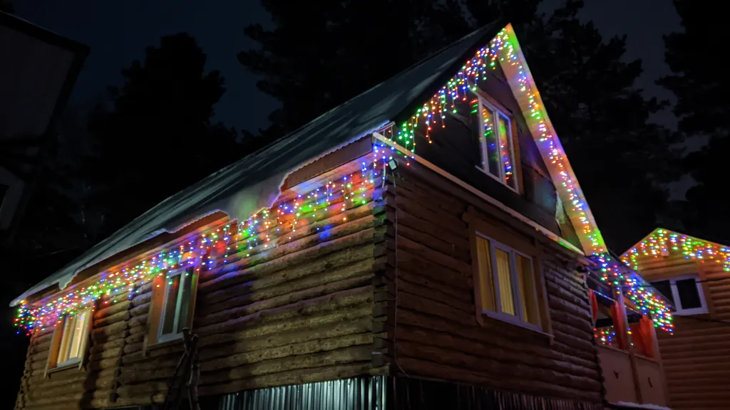 Дом Феникс в лесу