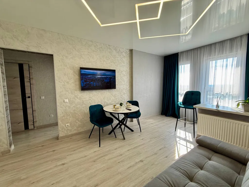 Евродвушка в центре города с красивом видом из окна