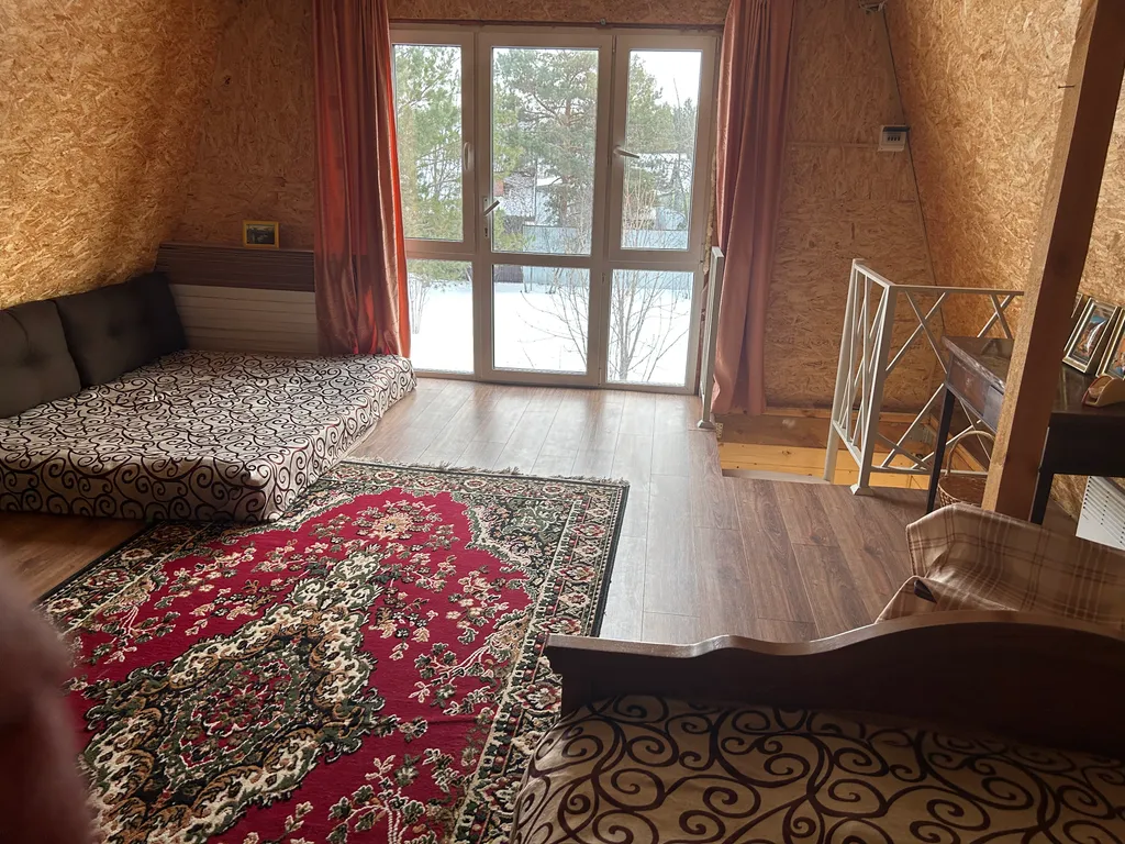 Домик в соснах с баней