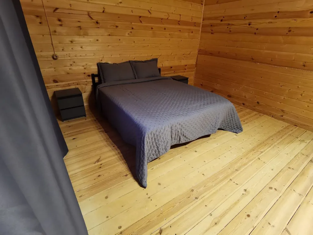 Уединённый загородный дом с баней на большом участке