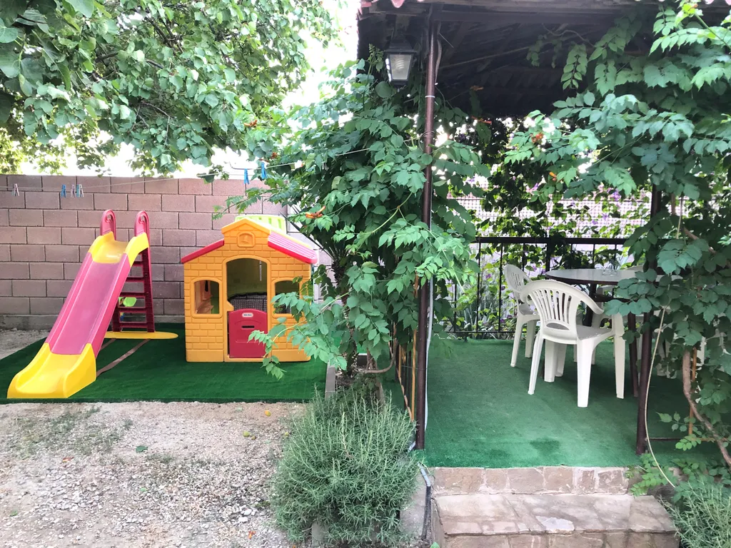 Коттедж Дом с беседкой — Судак