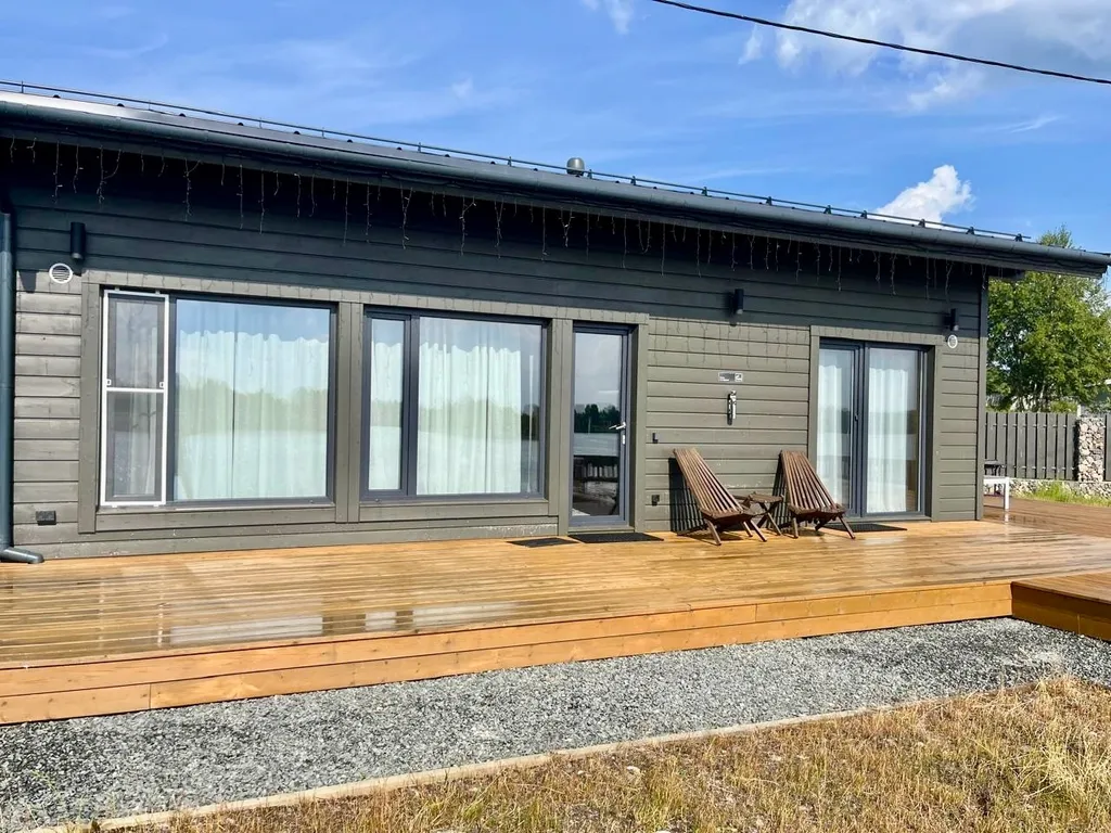 Дом на берегу озера