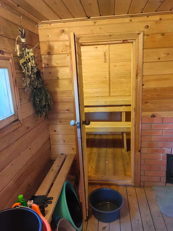 Дом в городе петрозаводске с красивым уединённым участком и баней