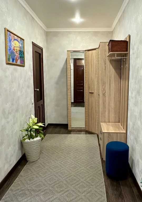 Светлая, чиста квартира в центре Владикавказа. Парковки во дворе  нет.