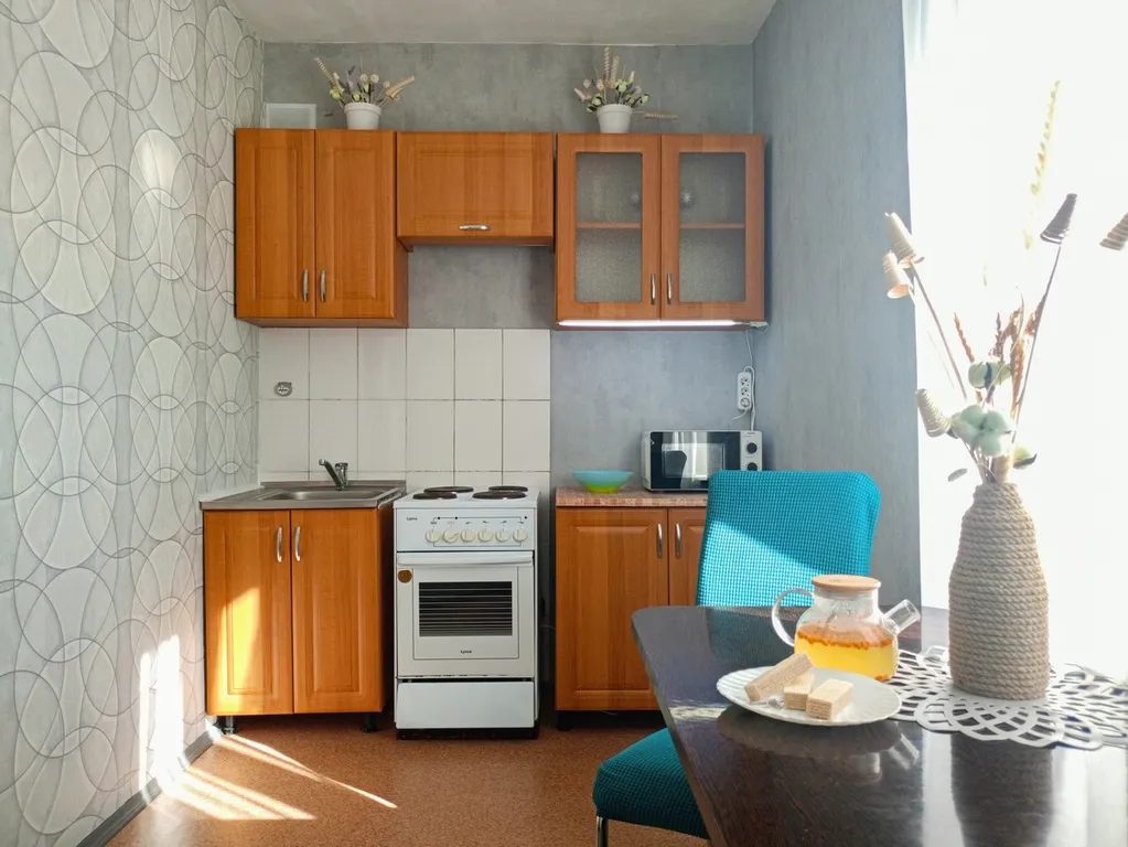 Квартира рядом с БАМиЖТ, Светофор и ЖД больницей