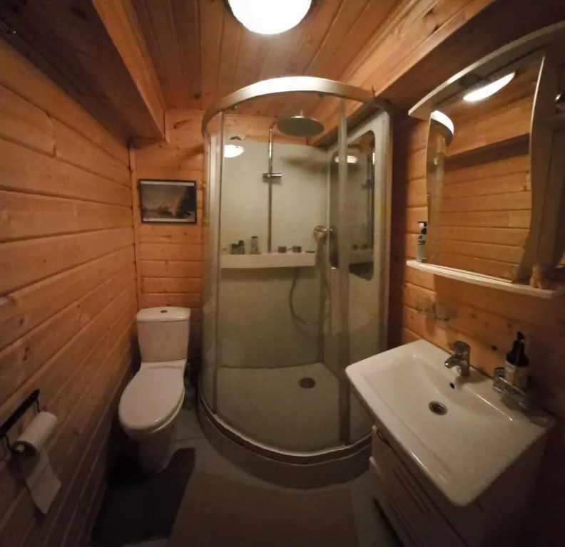 Уютный комфортабельный коттедж в живописном месте посреди озер и лесов