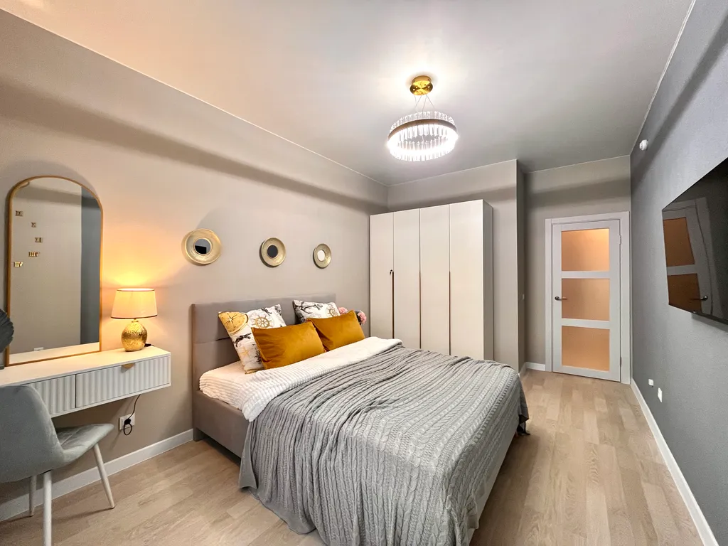 Комфортабельная видовая квартира с дизайнерским ремонтом возле моря