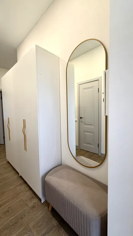 Уютный дом с панорамными окнами рядом с озером