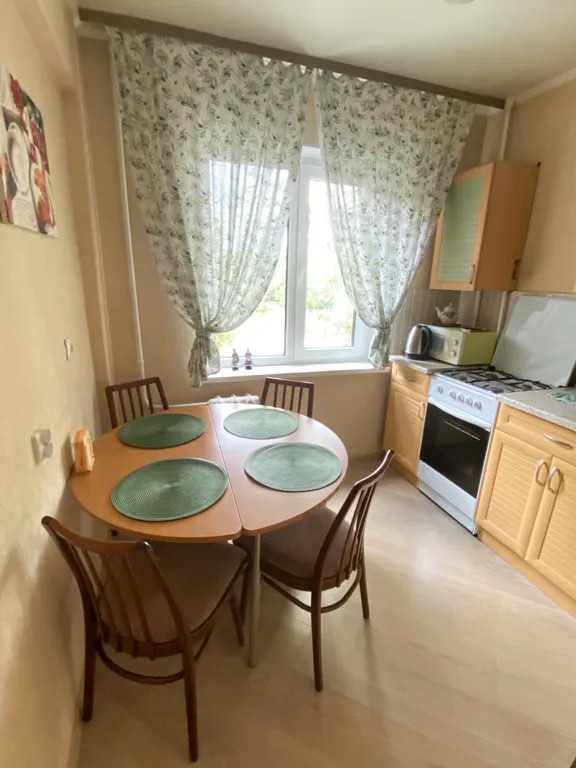 Квартира Уютная светлая двухкомнатная квартира — Омск