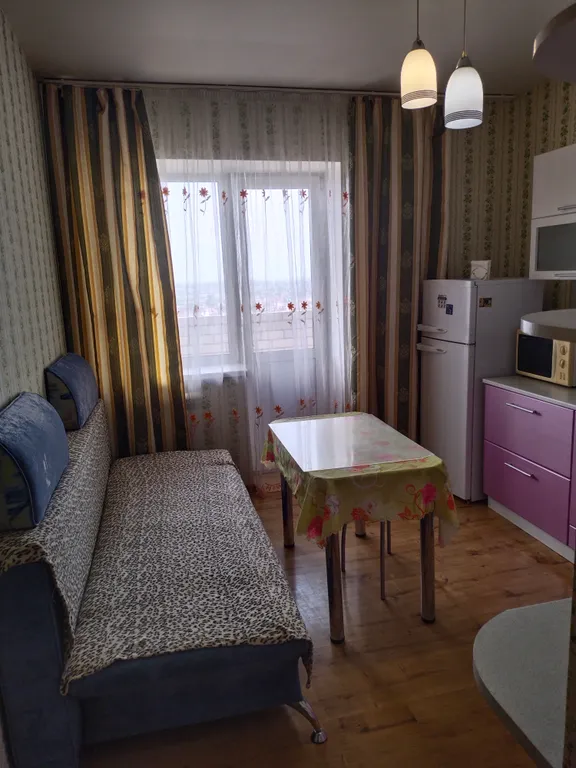 На площади Партизан