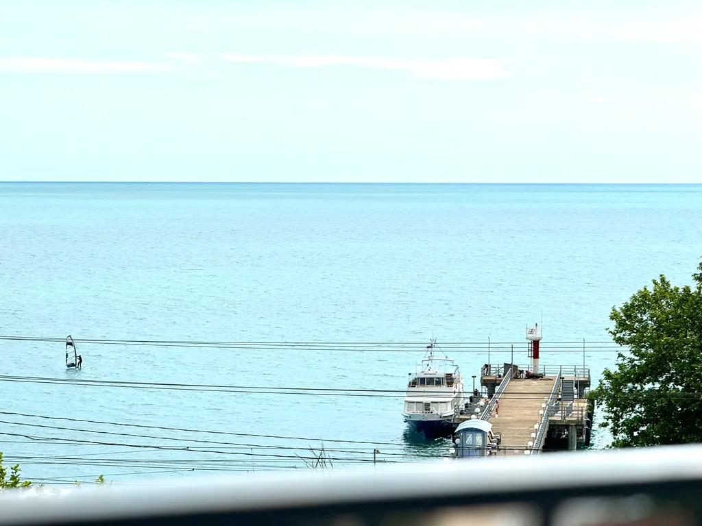 Двухкомнатная квартира с прямым видом на море