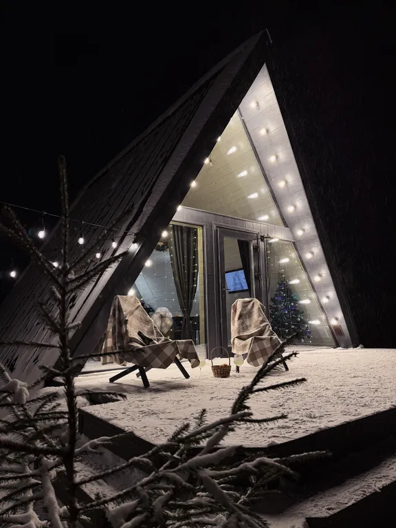 Домик в шалаше в деревне