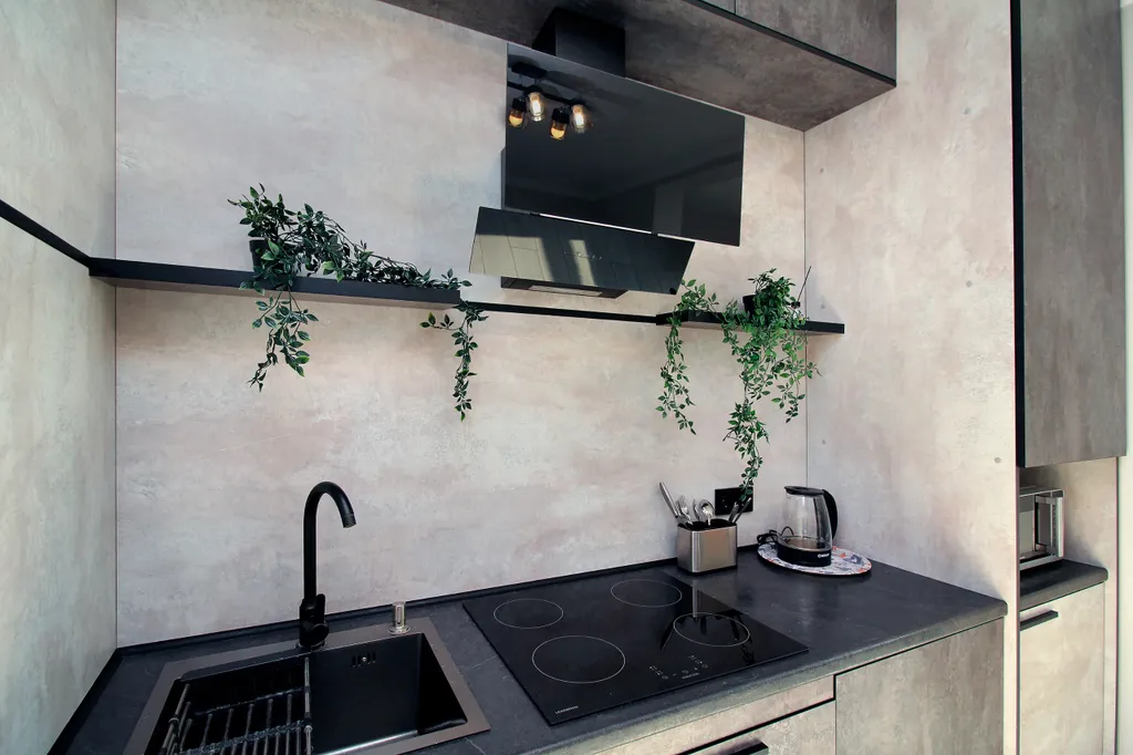 Comfort Gray у метро в центре города