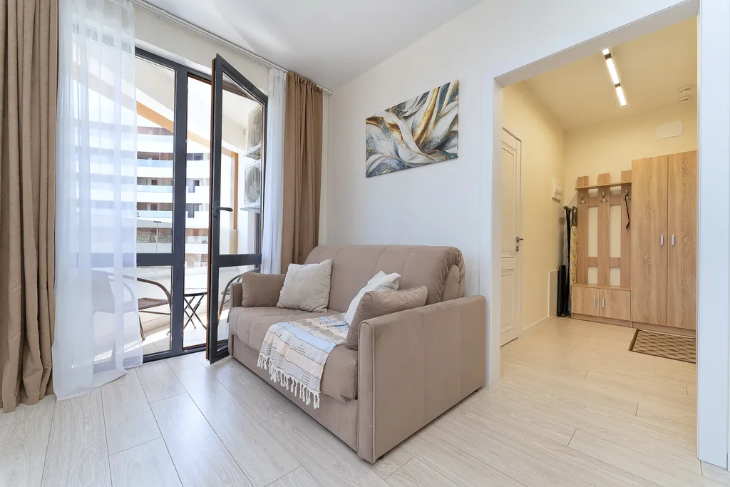 Трехкомнатная квартира у моря с балконом!