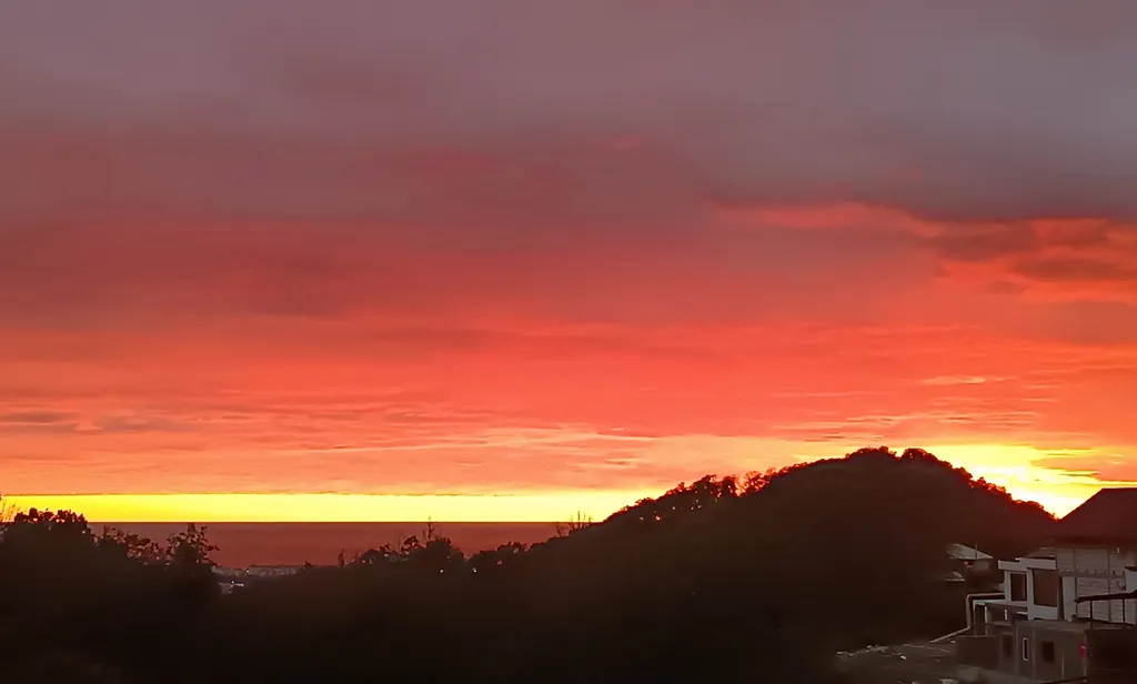 Новый 2-комнатный коттедж с кухней на террасе с видом на море