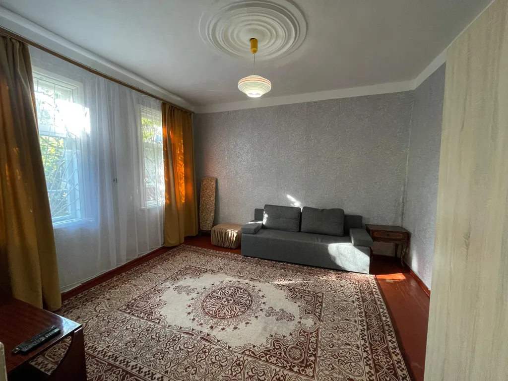 Коттедж 2-комнатный уютный дом с большим зеленым двором — Сухум