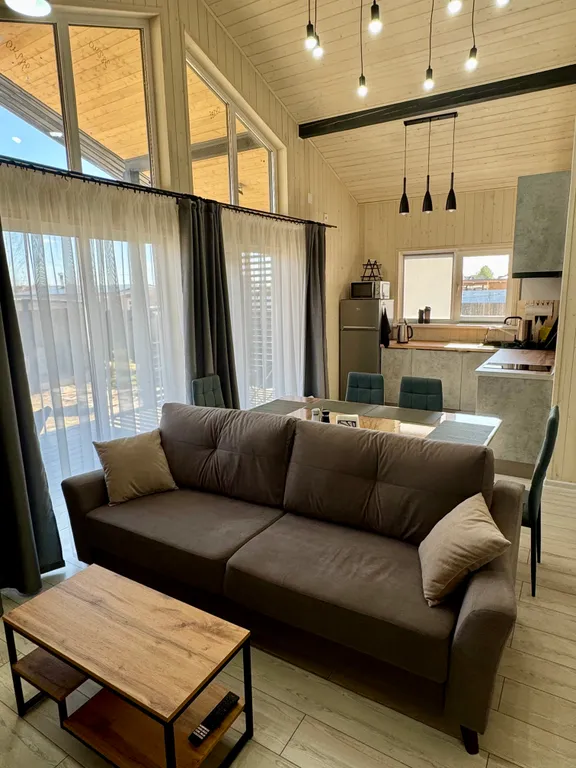 Коттедж у озера