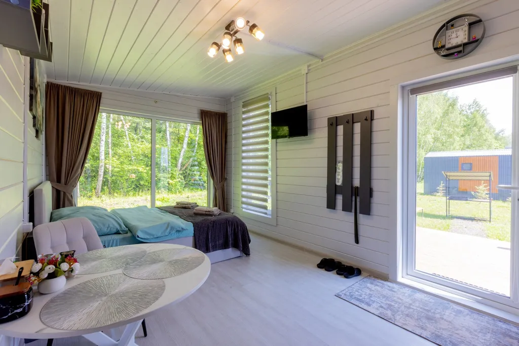 Уютный дом на лоне природы у лесной полосы