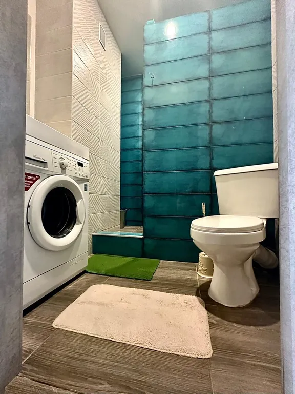 Комфортная и очень уютная студия с шикарной душевой комнатой