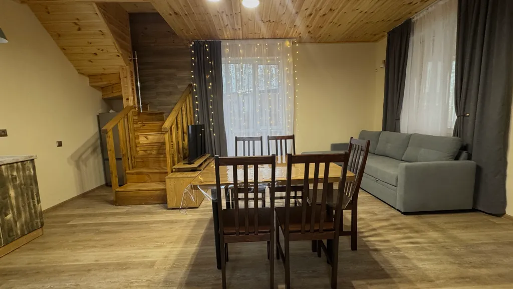 Дом Тихий Бор в березовом лесу