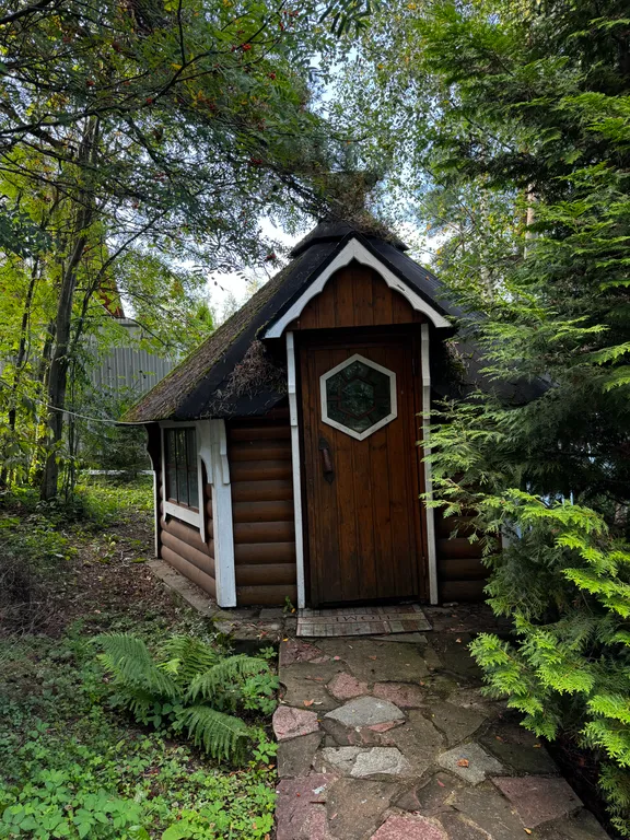 Уютное Бунгало в лесу у горнолыжного склона и пляжа Сорочаны