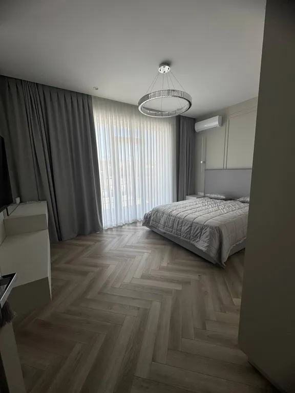 4 комнатный Дом с бассейном