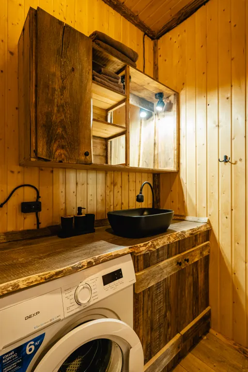 Дом с деревом