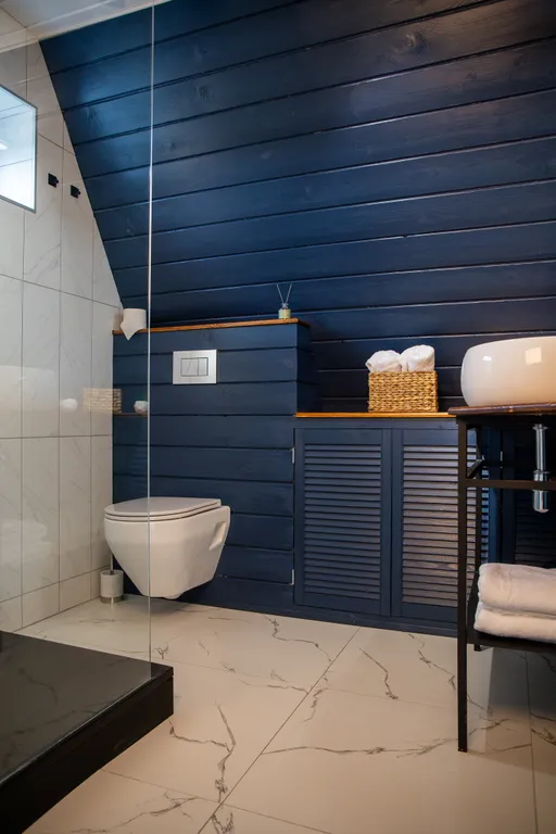 Уникальный треугольный дом в лесу Sky