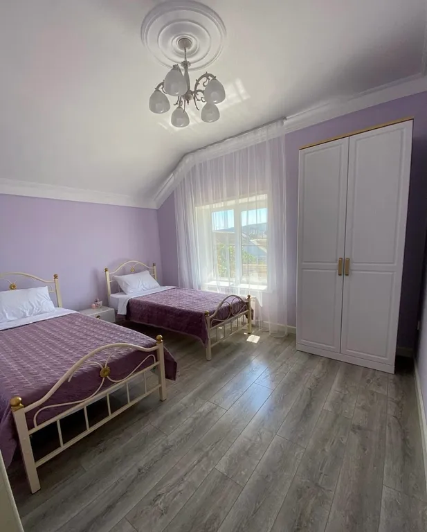 Уютный дом у моря в черте города