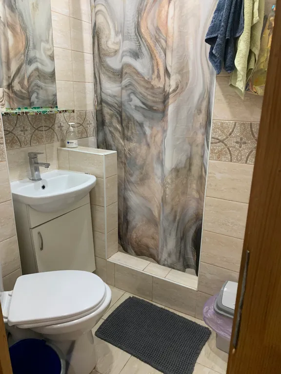 Уютная двухкомнатная квартира в центре Пицунды