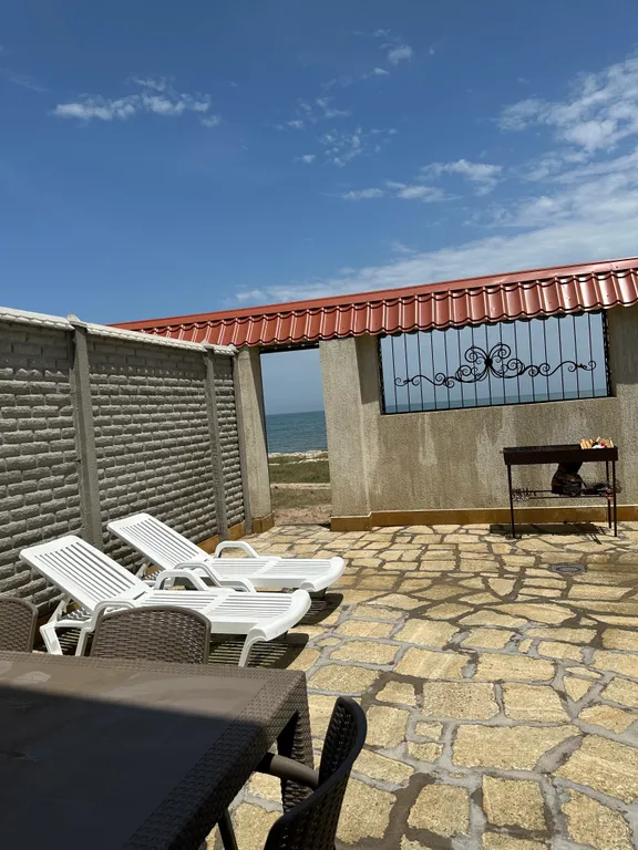 Коттедж у берега